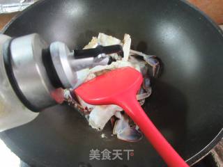 梭子蟹煮魔芋结的做法步骤：5