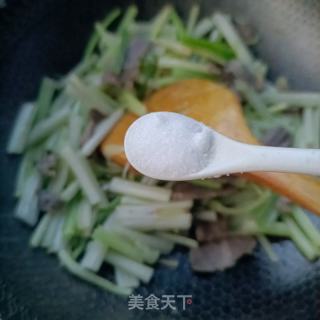 肉片炒白芹菜的做法步骤：10