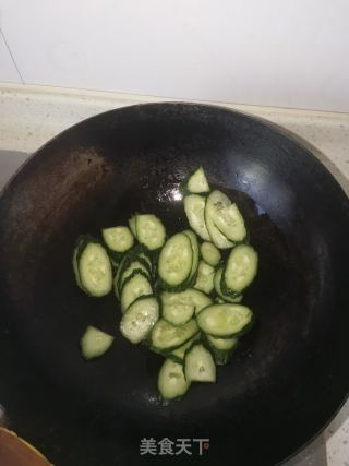 黄瓜炒鸡蛋的做法步骤：4