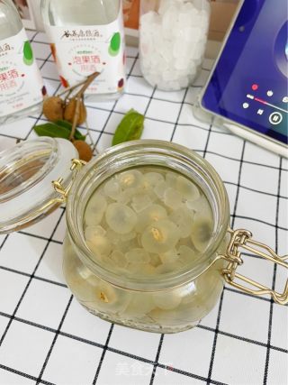 柠檬泡酒怎么做用多少度的酒？轻松实现果酒自由 治愈系美食！的做法步骤：2