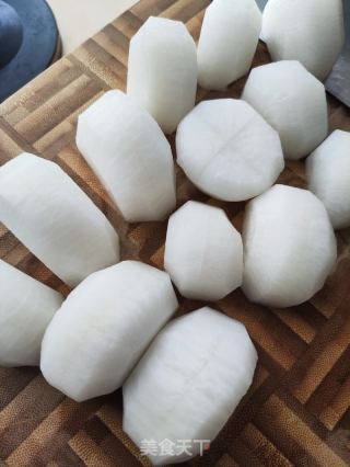 红烧元宝萝卜的做法步骤：2