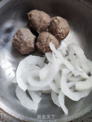 瑶柱萝卜牛肉丸汤的做法步骤：1