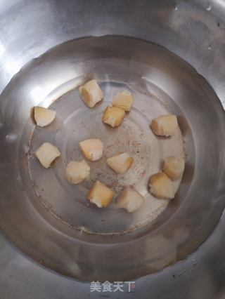 瑶柱萝卜牛肉丸汤的做法步骤：2