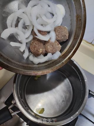 瑶柱萝卜牛肉丸汤的做法步骤：3