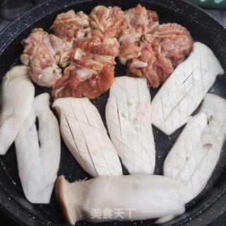 杏鲍菇煎鸡排的做法步骤：3