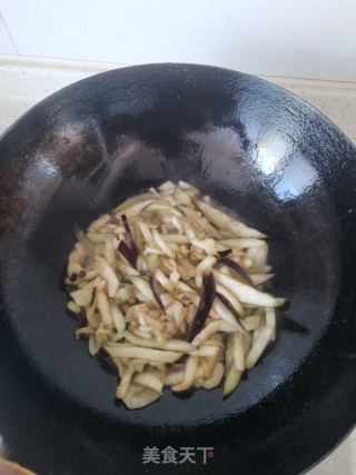 尖椒炒茄丝的做法步骤：3