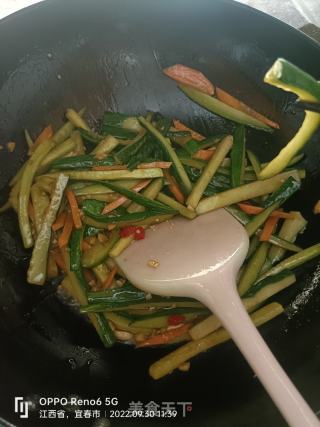 炒黄瓜条的做法步骤：7