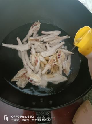 黄豆焖鸡爪的做法步骤：3