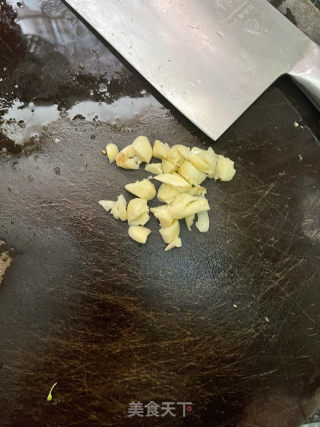 西蓝花炒香菇的做法步骤：1