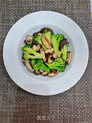 西蓝花炒香菇的做法步骤：10