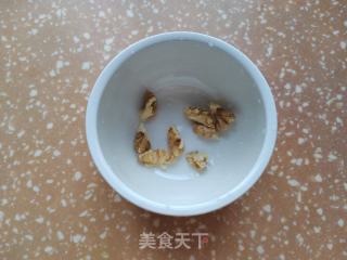 核桃黄酒炖蛋的做法步骤：2