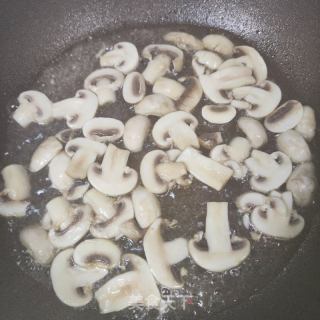 蘑菇炒小白菜的做法步骤：4