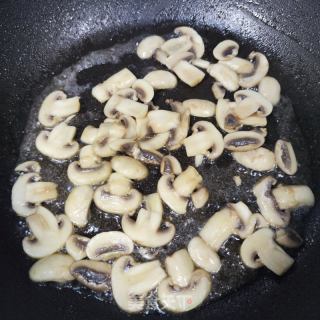蘑菇炒小白菜的做法步骤：5