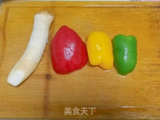 彩椒炒杏鲍菇的做法步骤：1