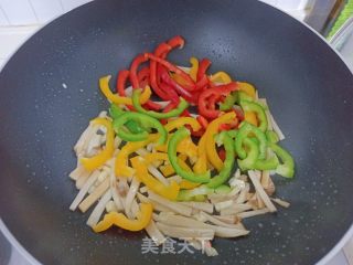 彩椒炒杏鲍菇的做法步骤：7