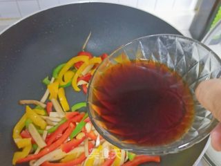 彩椒炒杏鲍菇的做法步骤：9