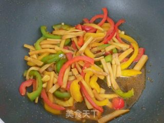 彩椒炒杏鲍菇的做法步骤：10