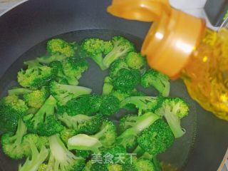 蒜蓉西蓝花的做法步骤：3
