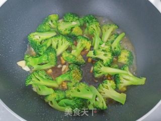 蒜蓉西蓝花的做法步骤：7