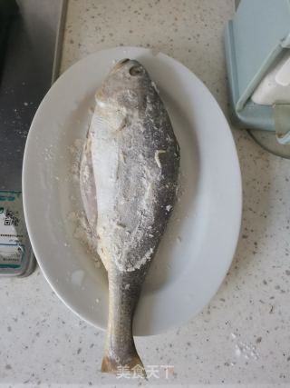 糖醋黄花鱼的做法步骤：4
