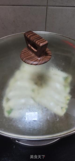 韭菜鲜肉锅贴的做法步骤：8