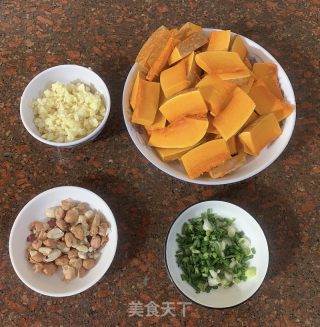 家常炒南瓜的做法步骤：1