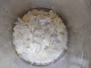 红枣板栗银耳羹的做法步骤：3