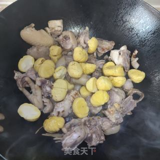 板栗焖鸡的做法步骤：8
