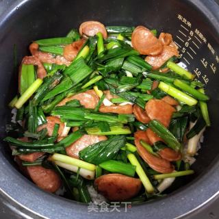 蒜苗鹅肉肠焖饭的做法步骤：7