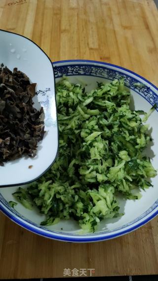 黄瓜水饺的做法步骤：3
