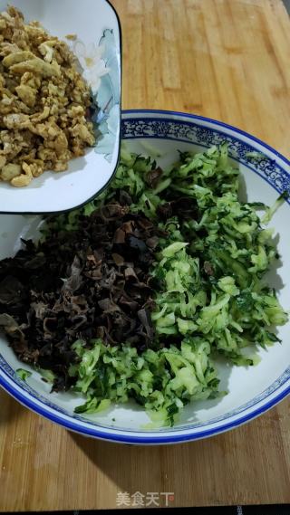 黄瓜水饺的做法步骤：4