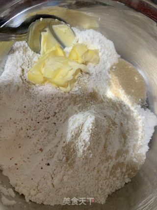 簡單蔬菜香腸佛卡夏面包（免出膜）的做法步骤：4