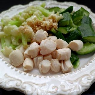 荷兰黄瓜花菜拌鲜贝的做法