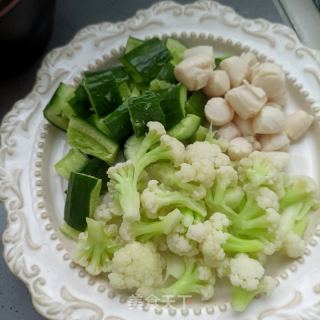 荷兰黄瓜花菜拌鲜贝的做法步骤：8