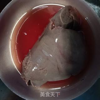 葱爆羊肝的做法步骤：1