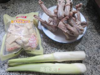 茭白百叶结烧鸭锁骨的做法步骤：1