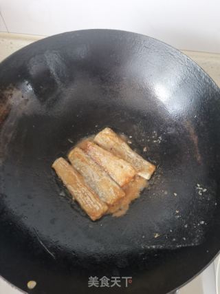 红烧带鱼的做法步骤：2