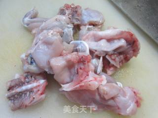 活皮虾炒牛蛙的做法步骤：2