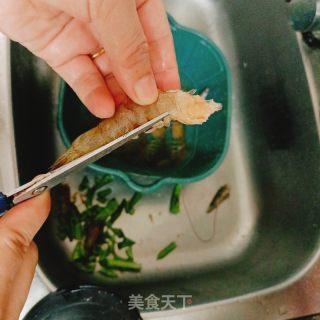 爆炒基围虾的做法步骤：3