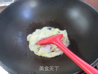 鸡蛋茭白小青菜炒魔芋结的做法步骤：4