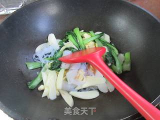鸡蛋茭白小青菜炒魔芋结的做法步骤：8