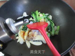 鸡蛋茭白小青菜炒魔芋结的做法步骤：9