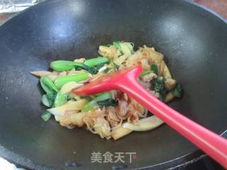 鸡蛋茭白小青菜炒魔芋结的做法步骤：11