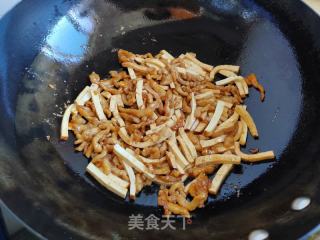 豇豆豆干炒肉丝的做法步骤：6