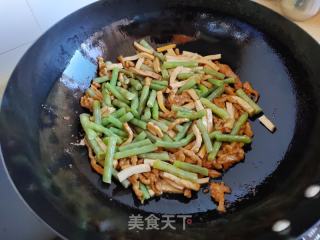 豇豆豆干炒肉丝的做法步骤：7