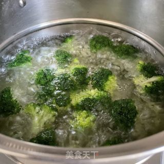黑腐竹拌时蔬的做法步骤：4
