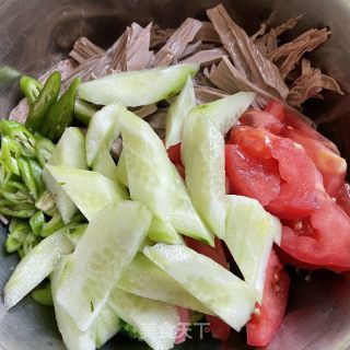 黑腐竹拌时蔬的做法步骤：7