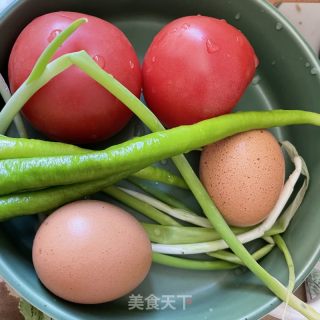 番茄鸡蛋拌荞麦面的做法步骤：1
