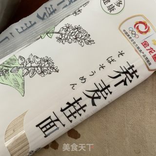 番茄鸡蛋拌荞麦面的做法步骤：2