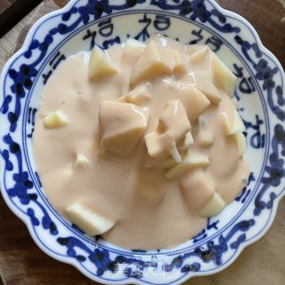 炭烧酸奶拌苹果的做法步骤：3